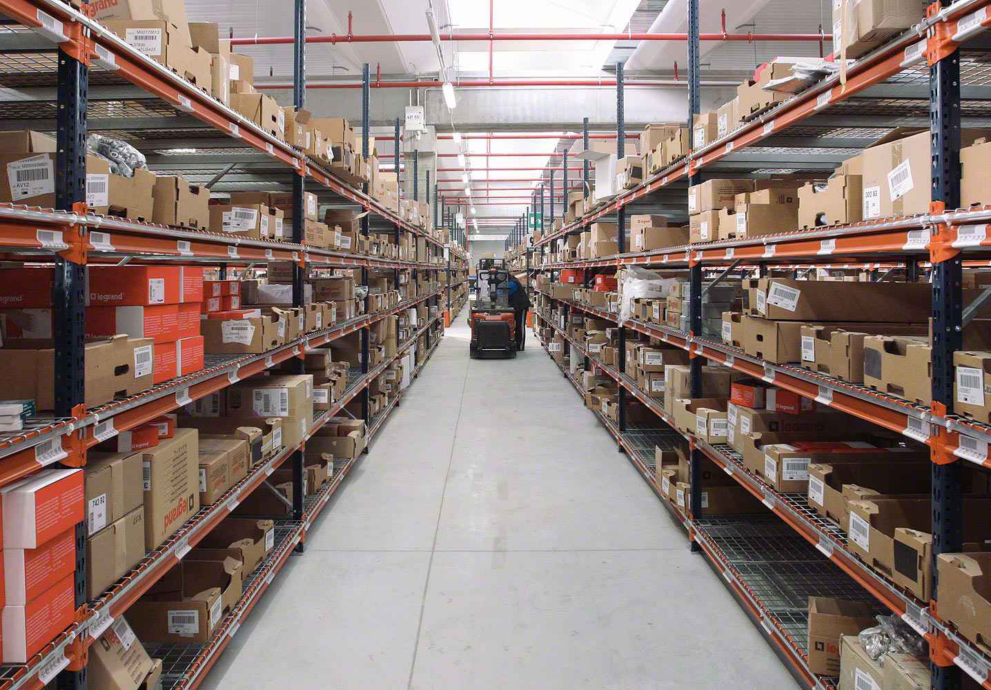 半岛在线官网-半岛(中国)智慧安全用电-仓库库房方案